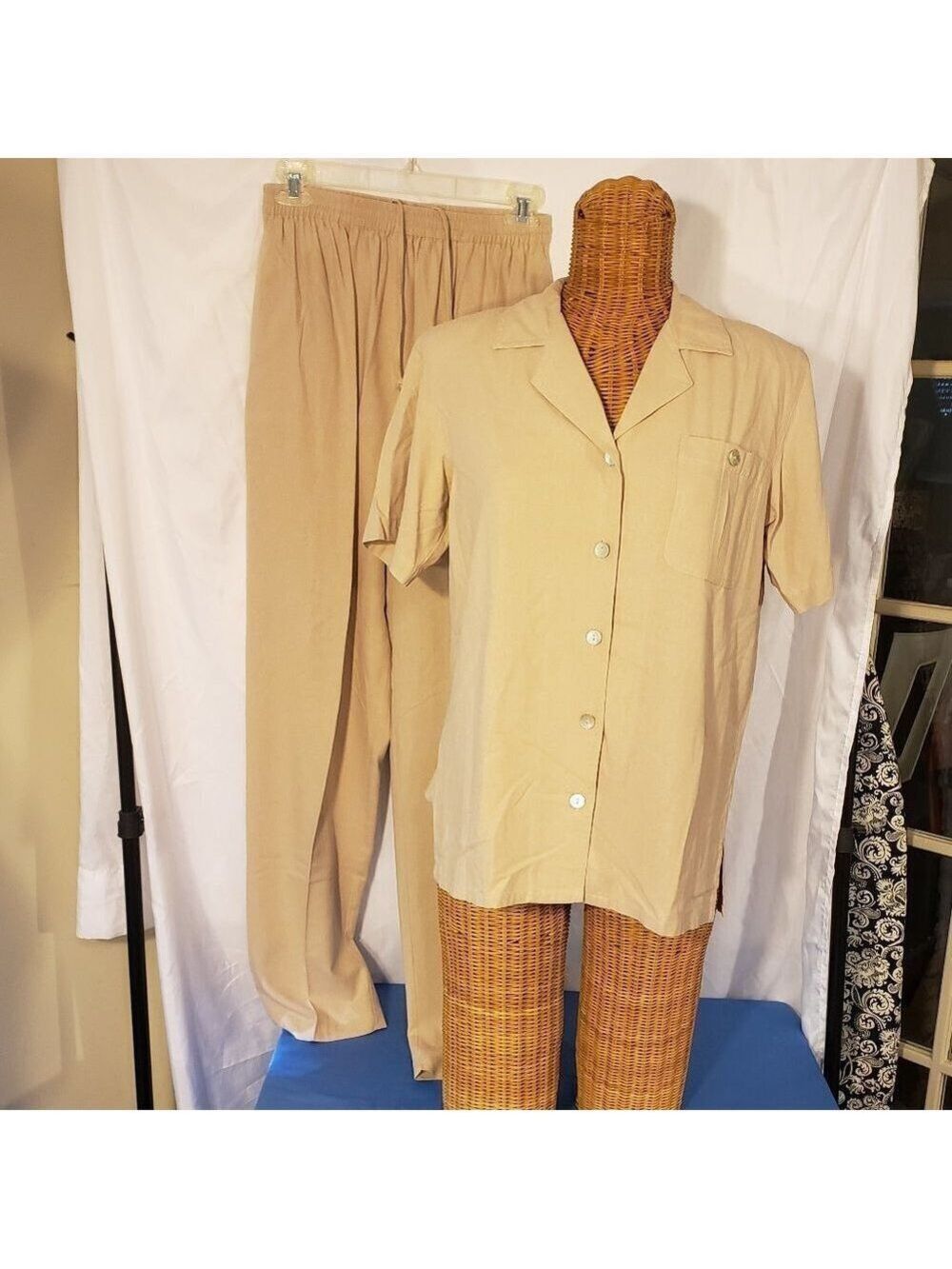 Ladies Vintage SANDED SILK 2 piece Pant Suit in Tan - S